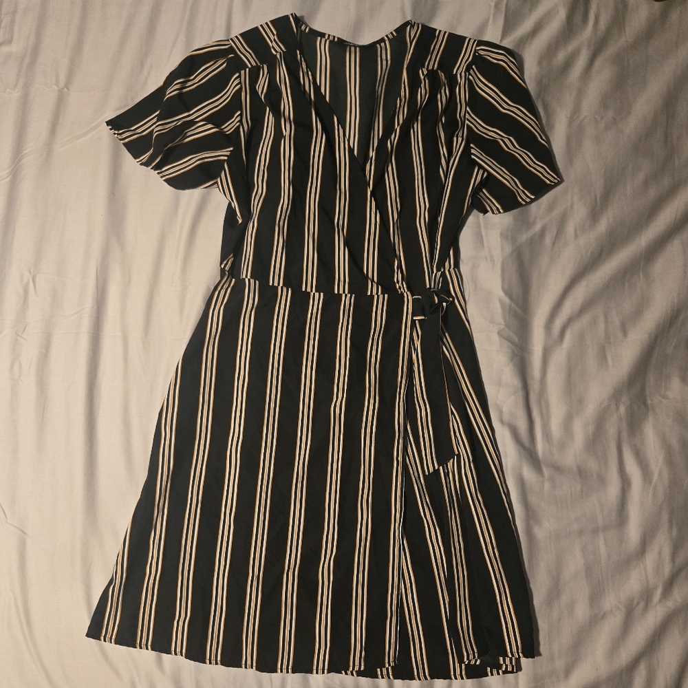 Terranova Chic Black Cream Striped Casual Lightweight Midi Dress